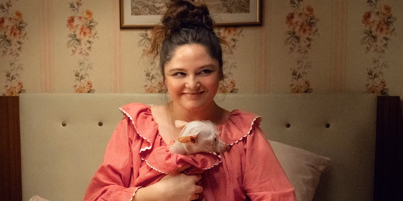 Megan Stalter as Jessica in Too Much